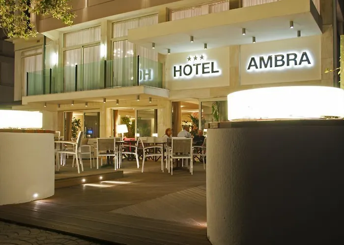 Hotel Ambra - Fronte Mare - Vicinissimi Al Centro 3*