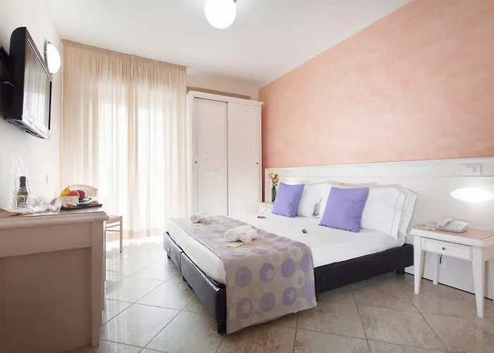 Hotel Ambra - Fronte Mare - Vicinissimi Al Centro 3*