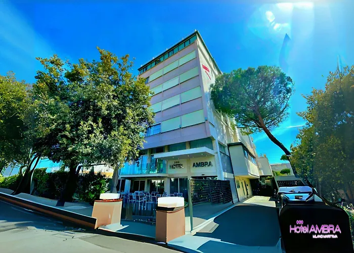 Ambra - Fronte Mare - Vicinissimi Al Centro 3* Milano Marittima