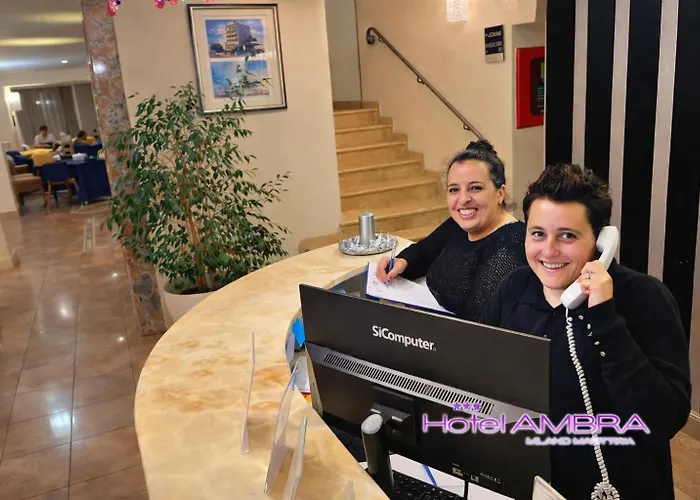 Ambra - Fronte Mare - Vicinissimi Al Centro Otel 3*