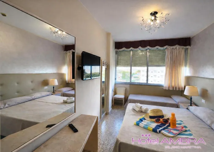 Ambra - Fronte Mare - Vicinissimi Al Centro 3* Milano Marittima