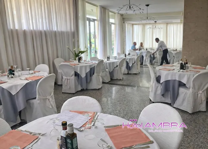 Ambra - Fronte Mare - Vicinissimi Al Centro 3* Milano Marittima